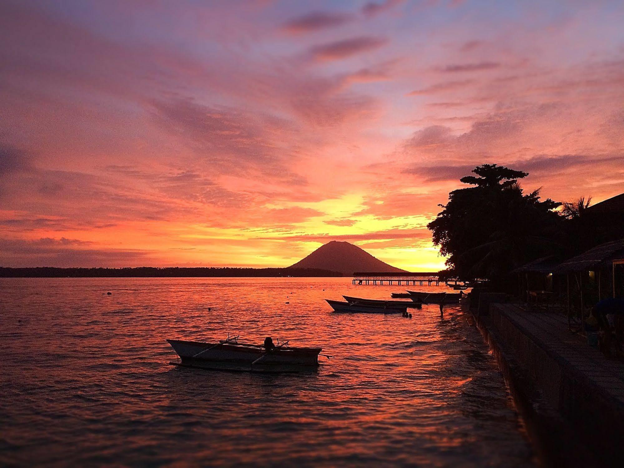 Onong Resort Siladen Island Esterno foto